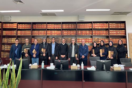 اعطای جوایز مسابقات ورزشی هفته دفاع مقدس در مجتمع تولیدی و تحقیقاتی انستیتو پاستور ایران